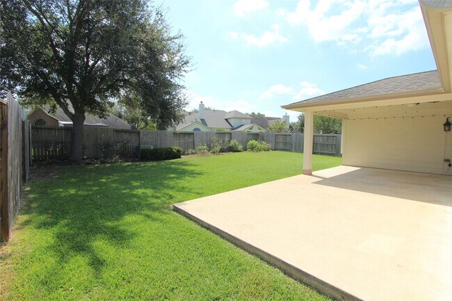 Building Photo - 21011 Blue Topaz Dr