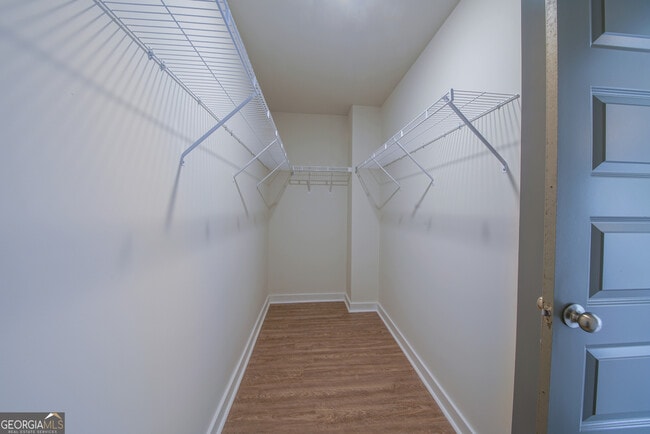 Building Photo - 305 Lorien Way