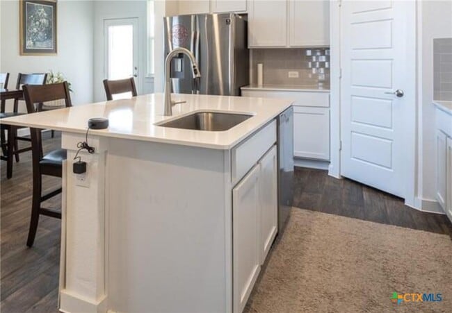 Building Photo - 14020 Neskar Dr