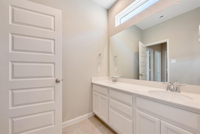 Building Photo - 9814 Magnolia Village Ln