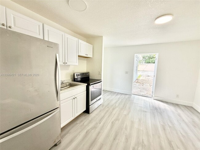 Building Photo - 5903 SW 26th Terrace