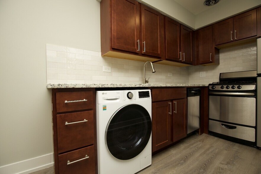 Building Photo - 509 W Barry Ave