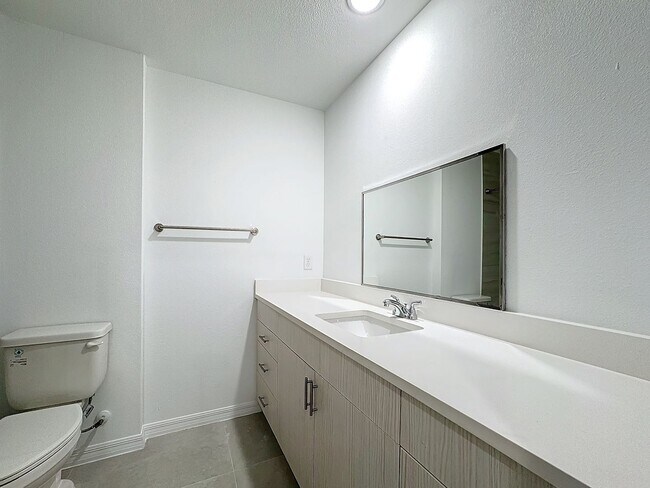 Building Photo - Townhouse For Lease in Saint Cloud