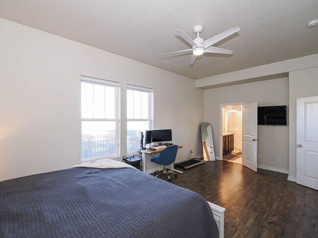 Building Photo - Beautiful House in Excellent Daybreak Loca...