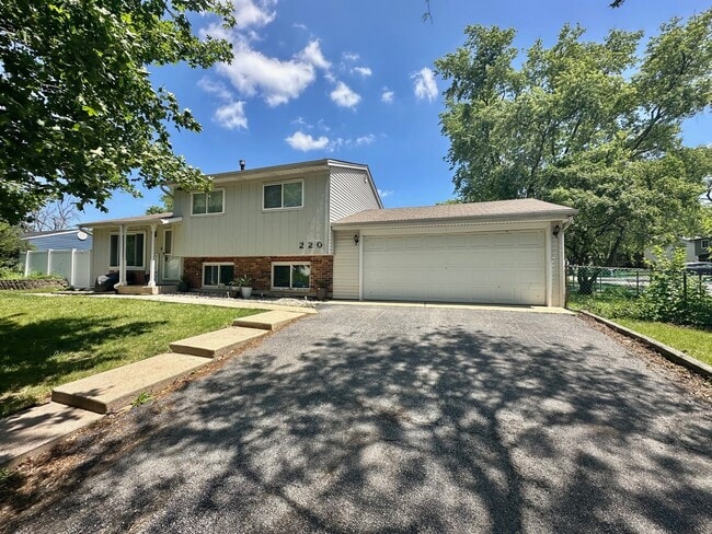 Primary Photo - 220 Hampdon Ct