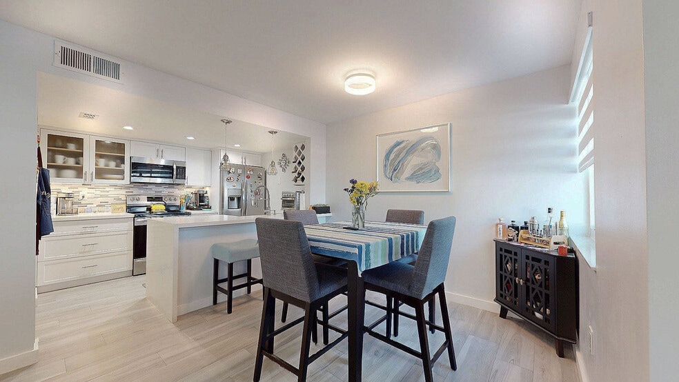 Building Photo - 6840 SW 45th Ln