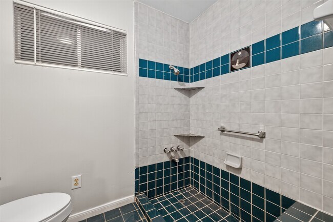 Building Photo - 3438 5th St