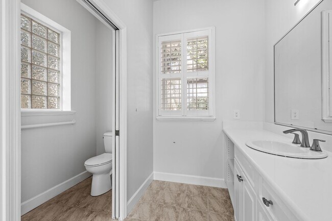 Building Photo - Executive Lakefront in Gainesville - Available NOW