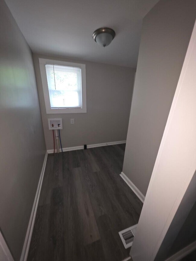 Building Photo - 1309 Pershing St