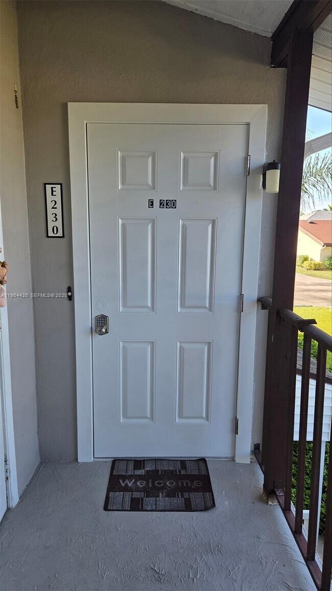 Building Photo - 180 Cypress Way E