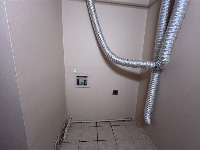 Building Photo - 735 NW 5th St