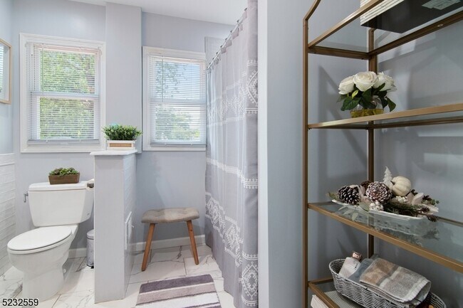 Building Photo - 237 Perry St