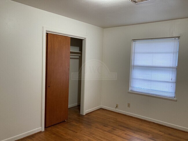 Building Photo - 310 Prather Dr