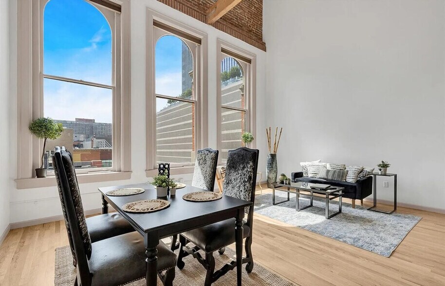 Building Photo - 1555 California St