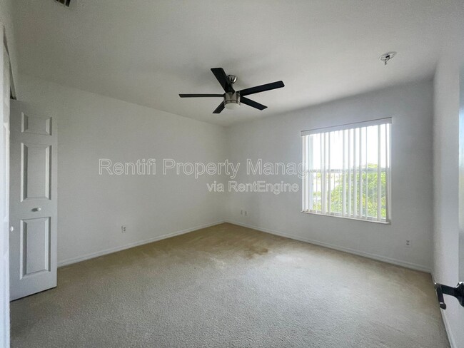 Building Photo - 17038 Tremont St