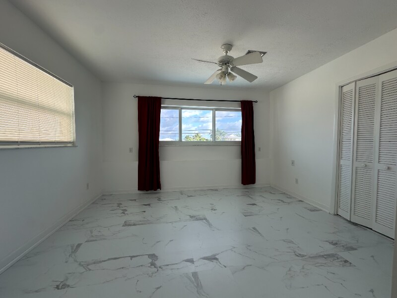 Building Photo - 486 Airport Dr S