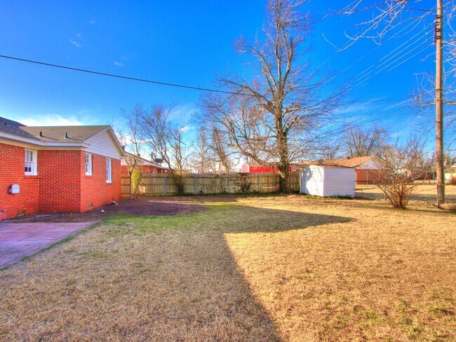 Building Photo - 3 Bedroom Rental in the Village!!