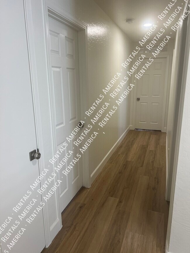 Building Photo - 3682 N French Pl