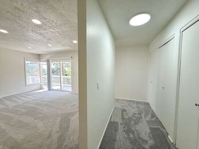 Building Photo - Open House June 20th | 3 Bedroom Townhome in Holladay