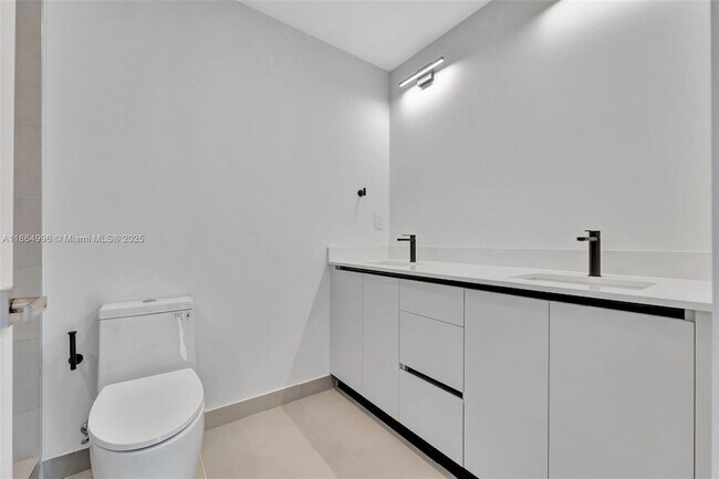 Building Photo - 1563 NW 94th Ave