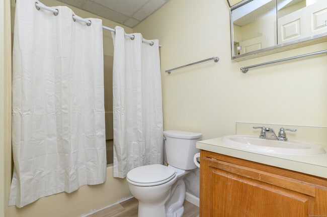 Building Photo - 102 Judd Square