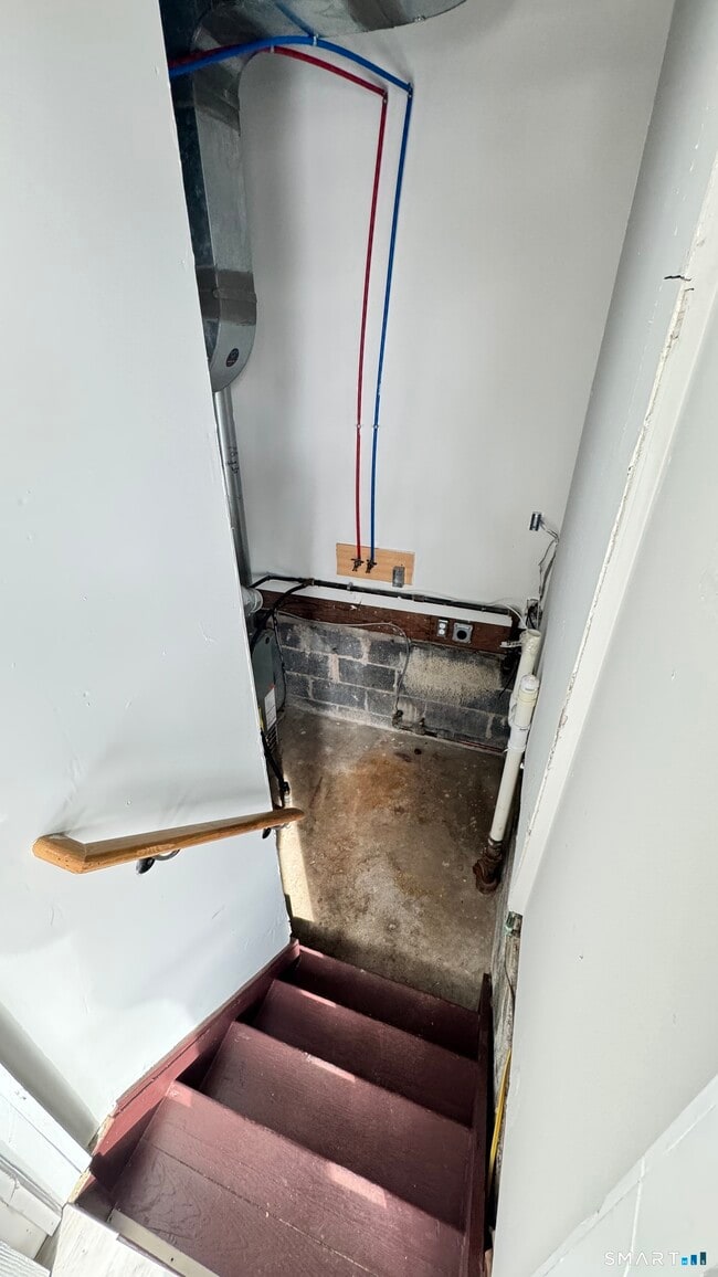 Building Photo - 26 Rock Creek Rd