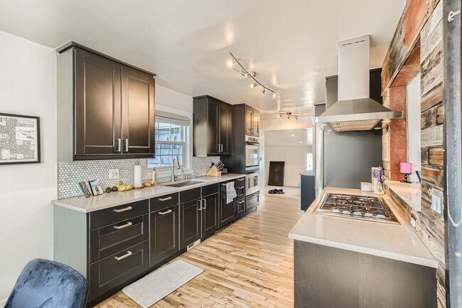 Building Photo - 5100 Umatilla St