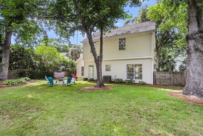 Building Photo - Coastal Convenience in the Heart of Mount Pleasant