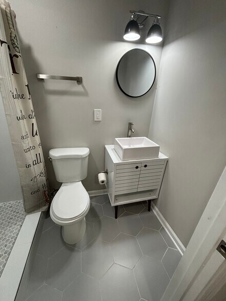 Building Photo - 640 Melvin Dr