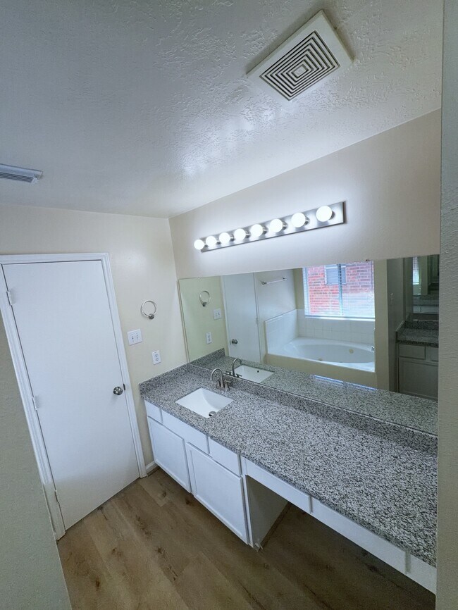 Building Photo - 6656 Sharpstown Green Cir