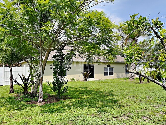 Building Photo - 1812 Roper Rd