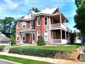 Building Photo - 519 Nelson St