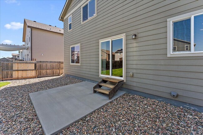 Building Photo - Beautiful 4 Bed 3 Bath in Lorson Ranch!!!