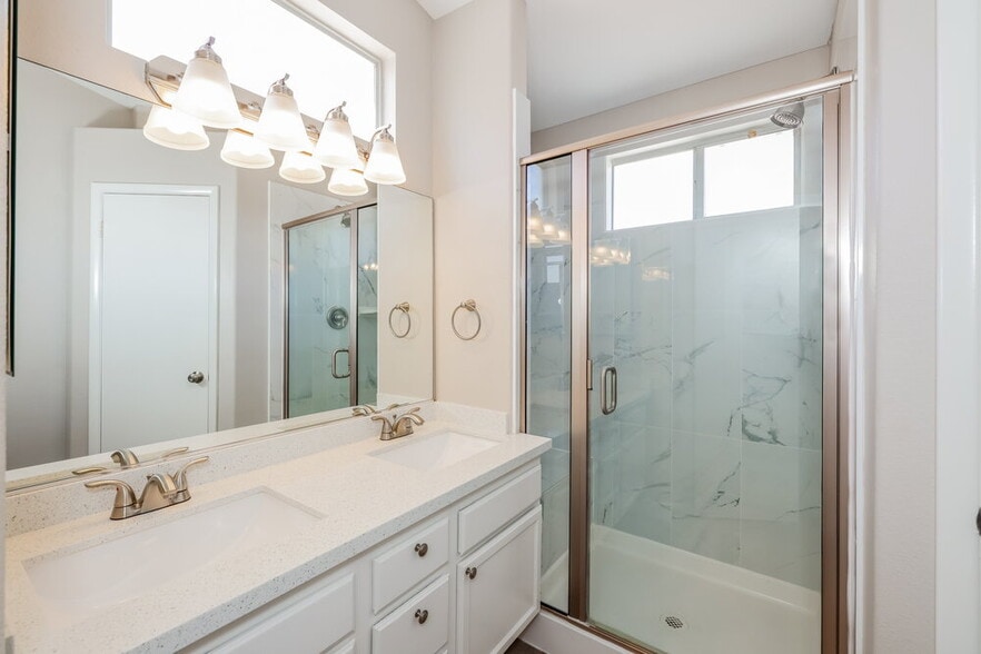 Building Photo - 3639 Covewick Dr