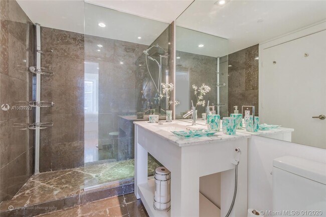 Building Photo - 475 Brickell Ave