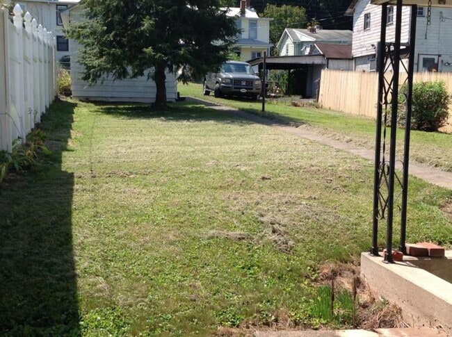 Building Photo - 29 N 5th St