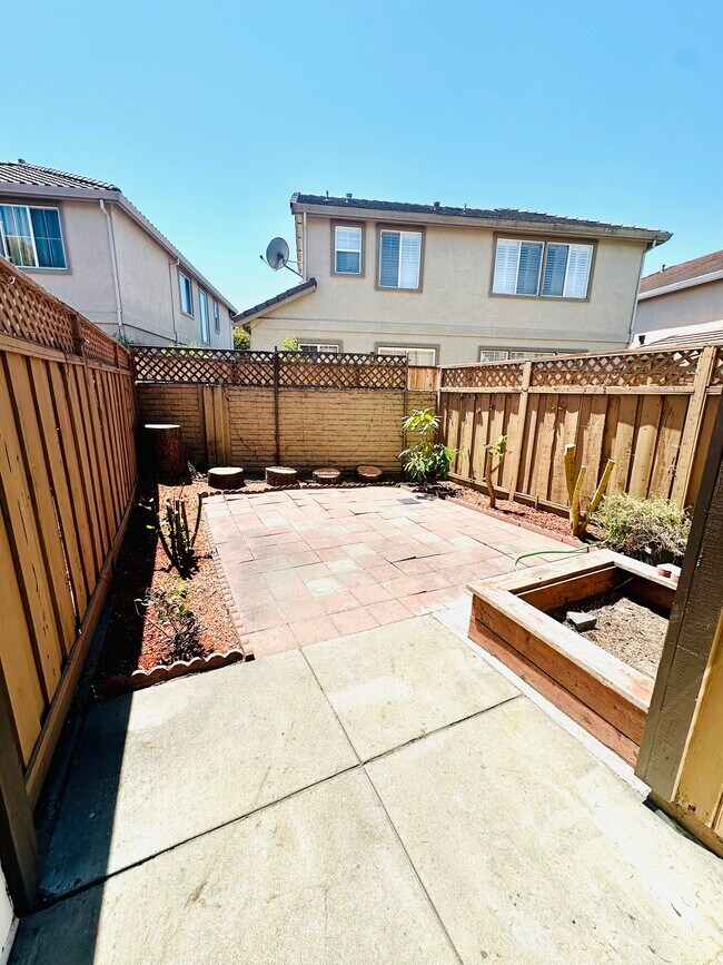 Building Photo - 2681 Teal Ln