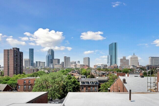 Building Photo - 1411 Washington St