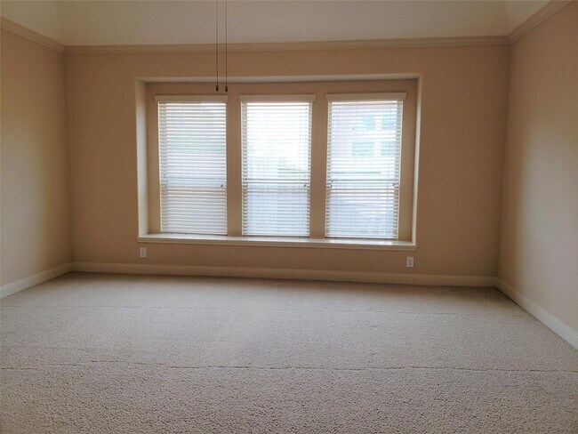 Building Photo - 5402 Valley Country Ln