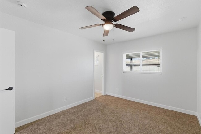 Building Photo - 6622 W Peck Dr