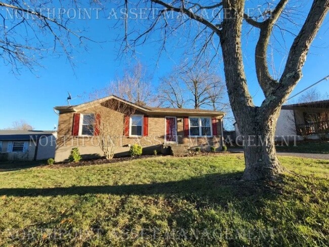 Building Photo - A cozy 3 bedroom, one bathroom house!