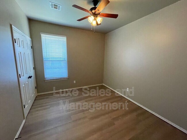 Building Photo - 1317 Garden Gate Dr