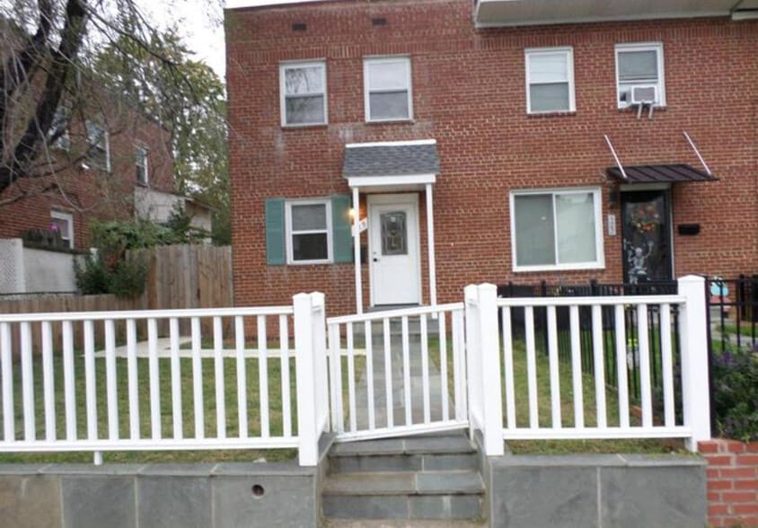 Primary Photo - 129 W Reed Ave