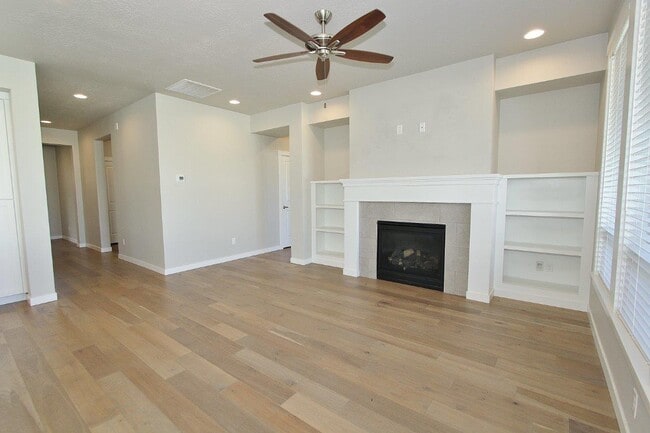 Building Photo - 2174 E Mendota Dr