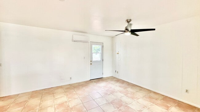 Building Photo - Lovely & Freshly Updated, Remodeled, Paint...