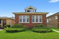 Building Photo - 1445 E 83rd St