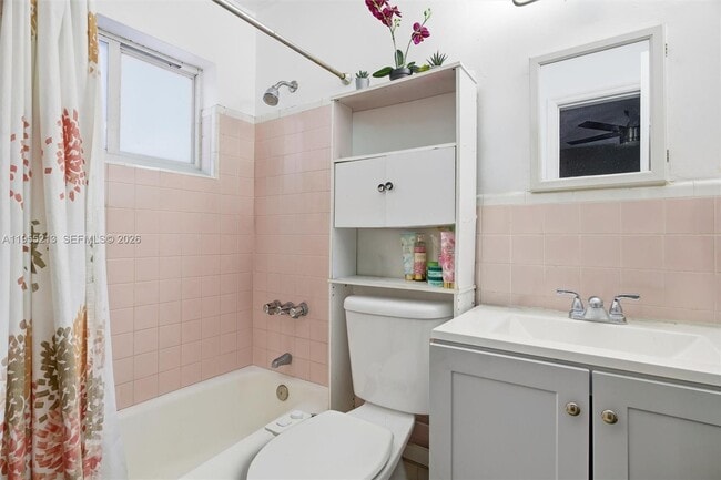 Building Photo - 104 SW 40th Ave