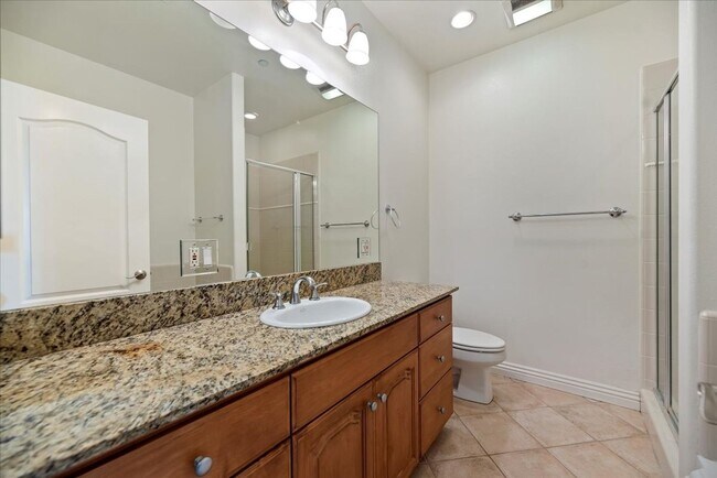 Building Photo - 637 N Fairview St