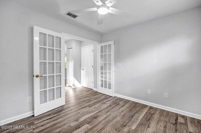 Building Photo - 104 Clam Bake Ct