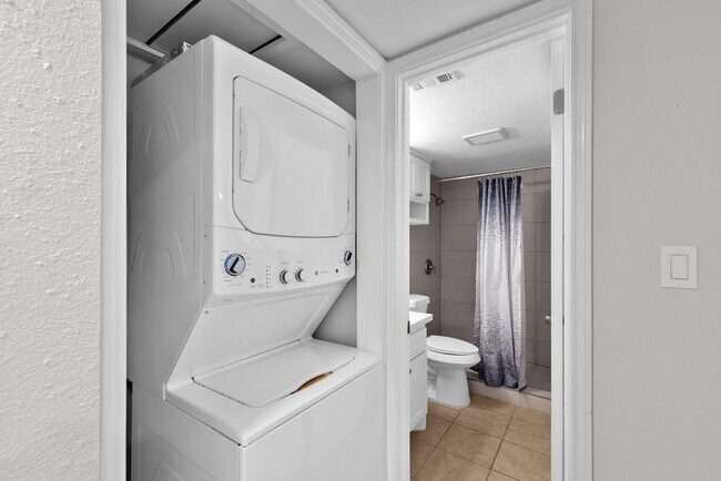 Building Photo - 1313 Harbor Island Dr